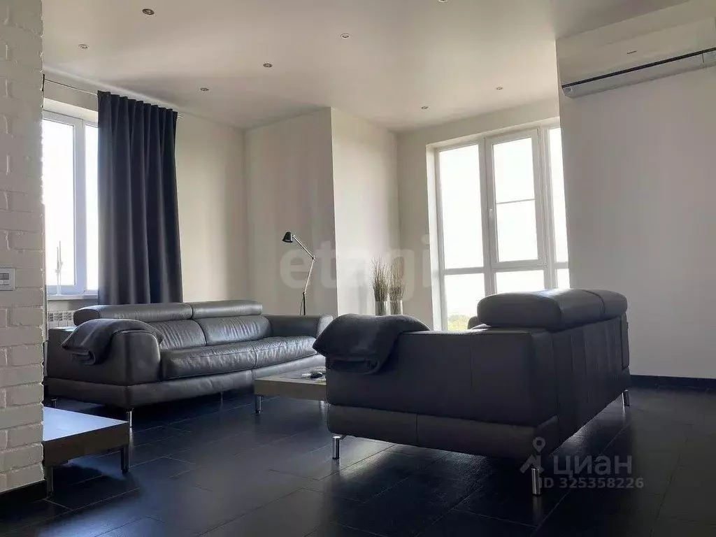 2-к кв. Ростовская область, Аксай ул. Платова, 72В (72.0 м) - Фото 0