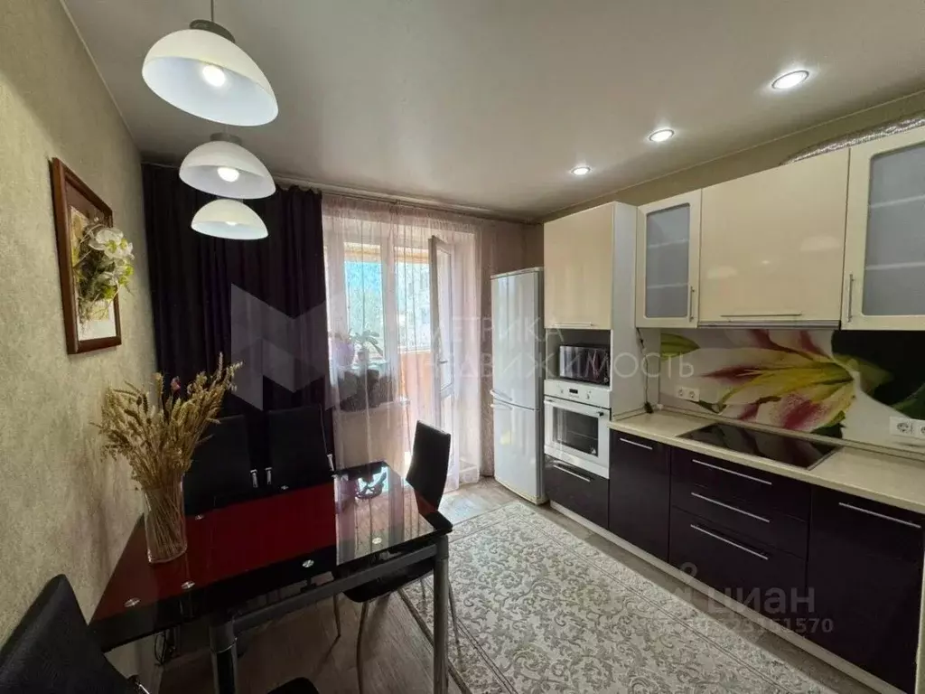 2-к кв. Тюменская область, Тюмень ул. Жуковского, 88/1 (62.0 м) - Фото 0