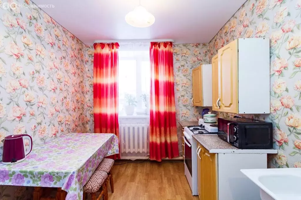 3-комнатная квартира: село Беркут, Первомайская улица, 14 (53 м) - Фото 0