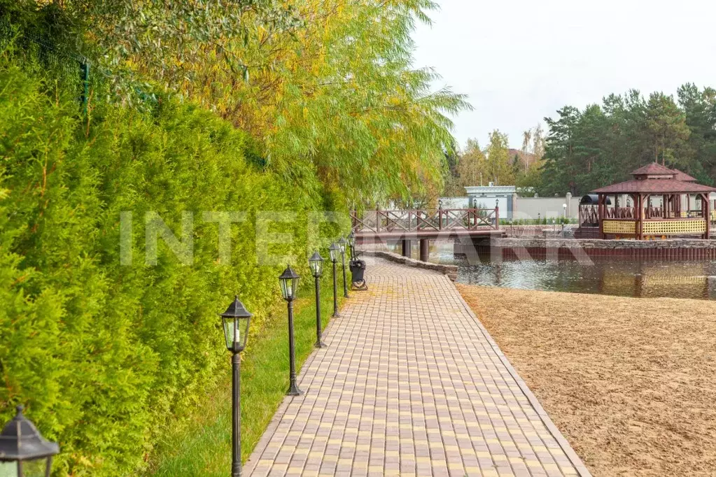 Участок в Московская область, Красногорск городской округ, д. ... - Фото 1