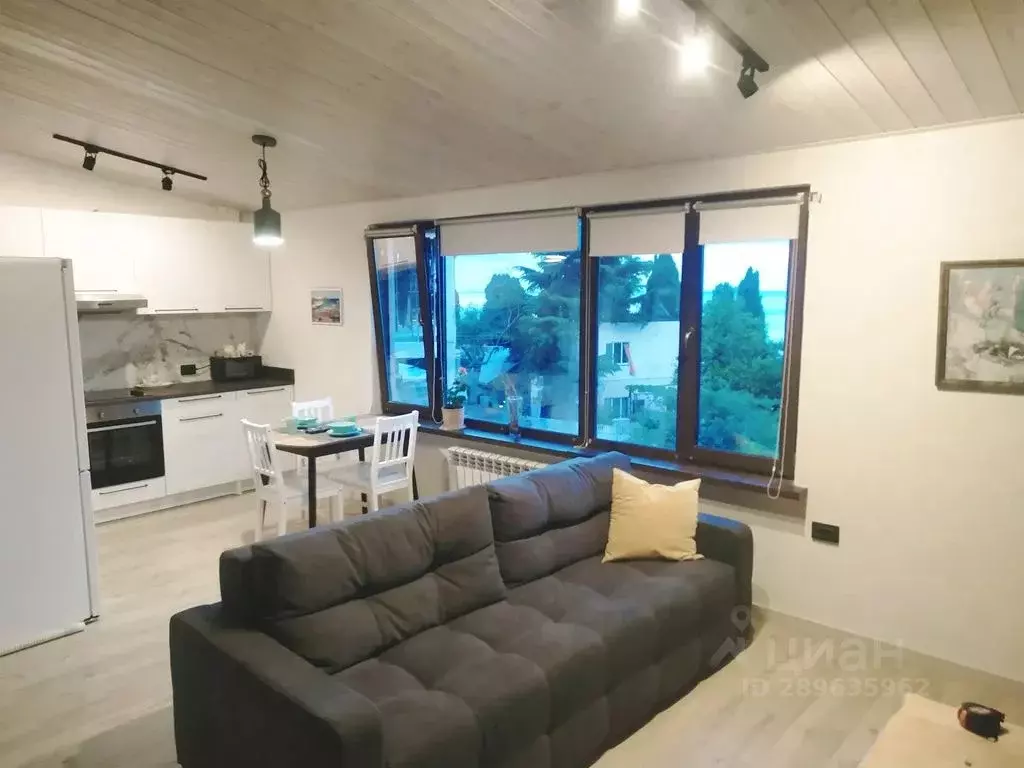 2-к кв. Крым, Ялта ул. Дмитриева, 13 (75.0 м) - Фото 1