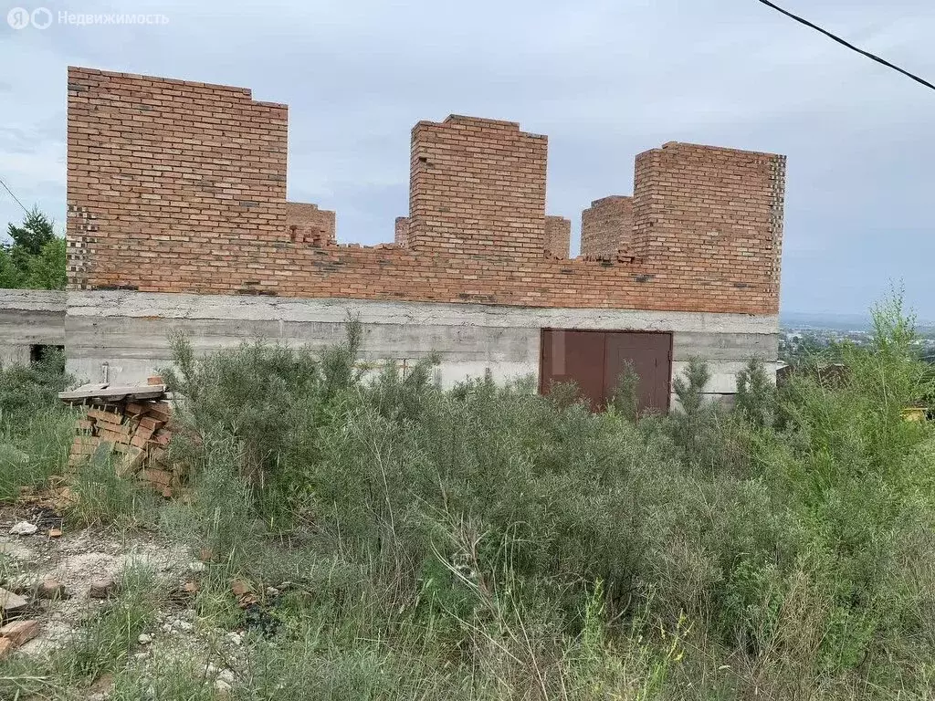 Дом в Минусинск, улица Изыскателей (240 м) - Фото 1