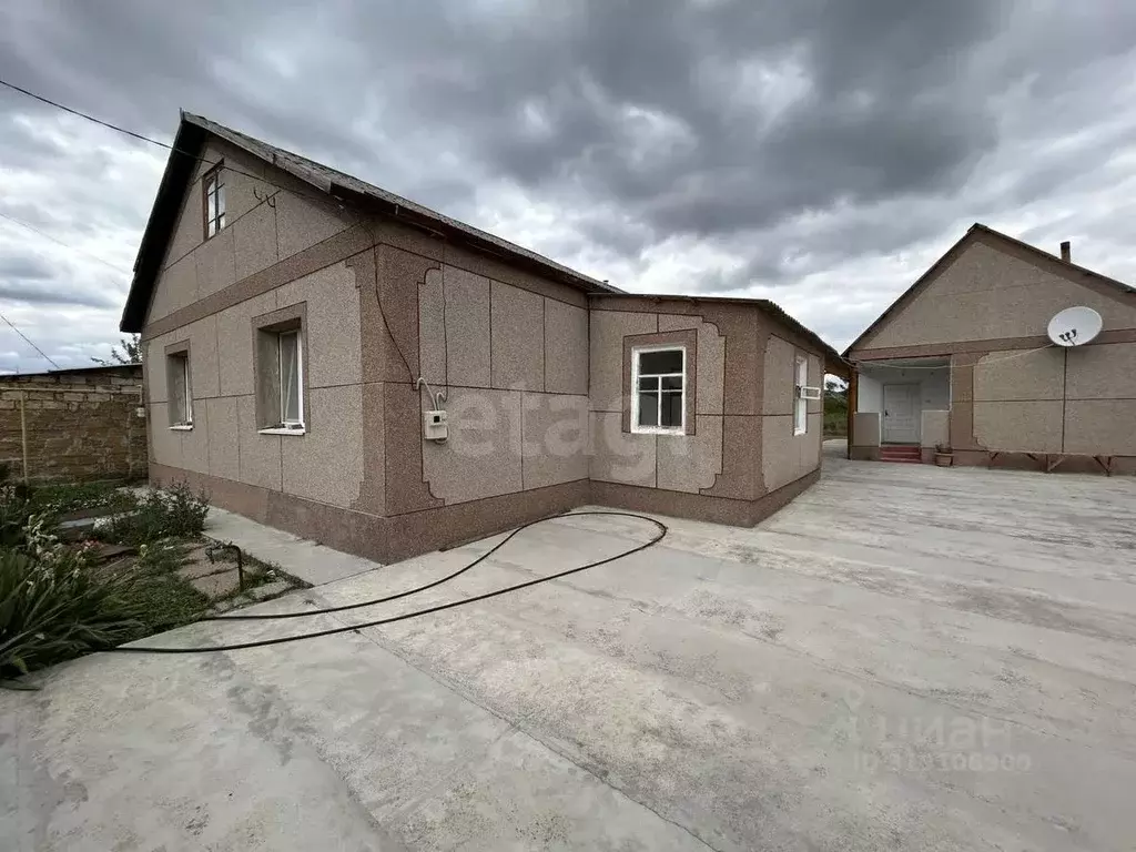 Дом в Крым, Белогорский район, с. Чернополье ул. Подгорная, 30 (100 м) - Фото 0