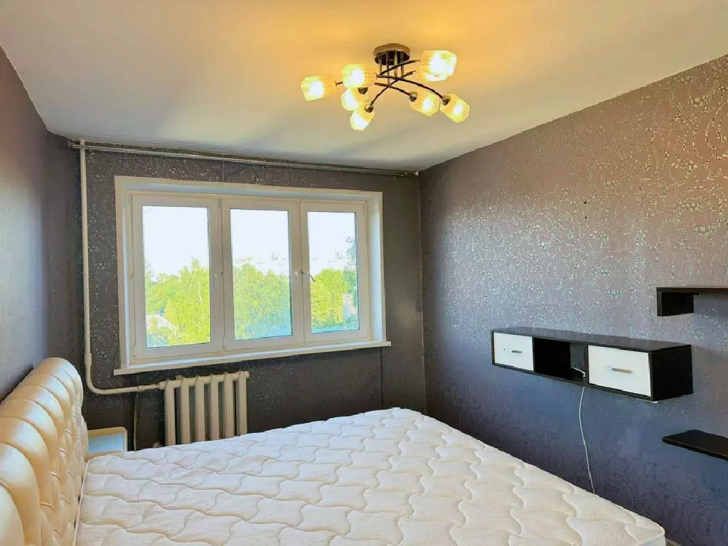 Продается 4-комнатная квартира - Фото 1