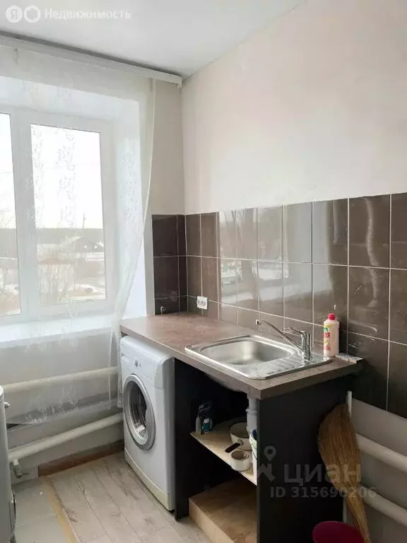 1-комнатная квартира: Ревда, улица Металлургов, 24 (35.6 м) - Фото 1