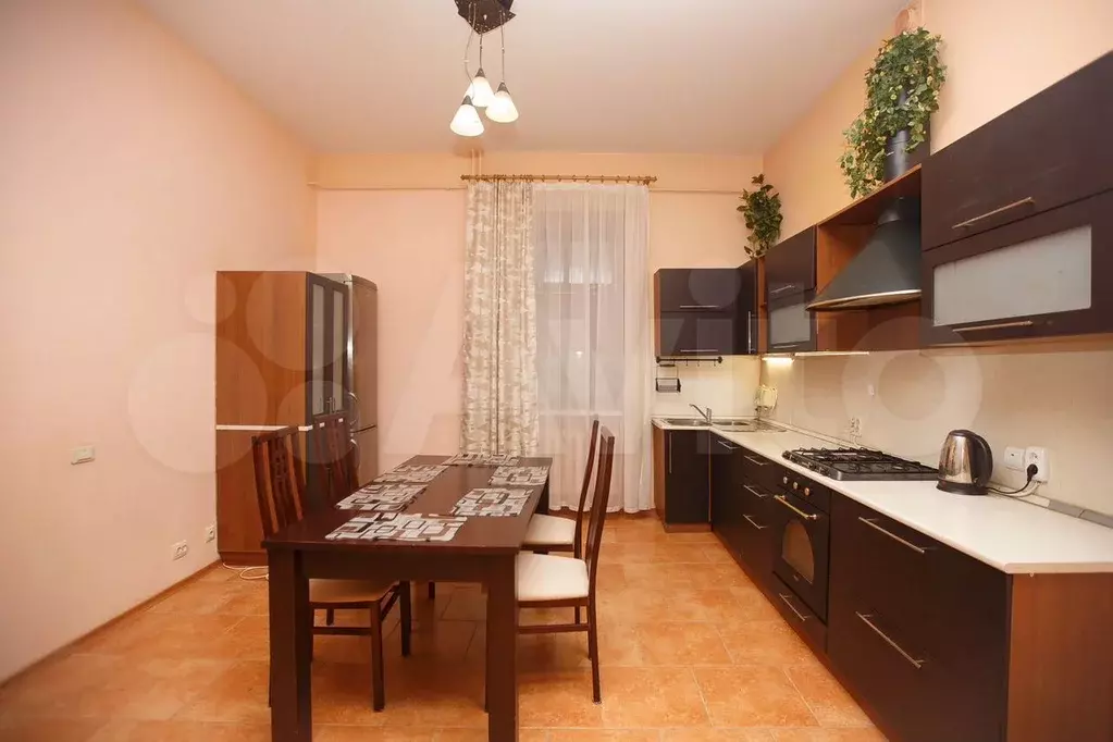 3-к. квартира, 107 м, 2/4 эт. - Фото 1