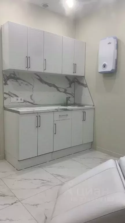 Офис в Тюменская область, Тюмень ул. Муравленко, 13 (18 м) - Фото 1