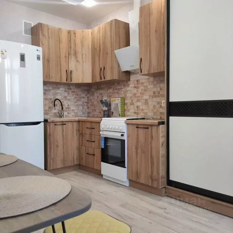 2-к кв. Крым, Симферополь ул. Батурина, 131 (60.0 м) - Фото 1