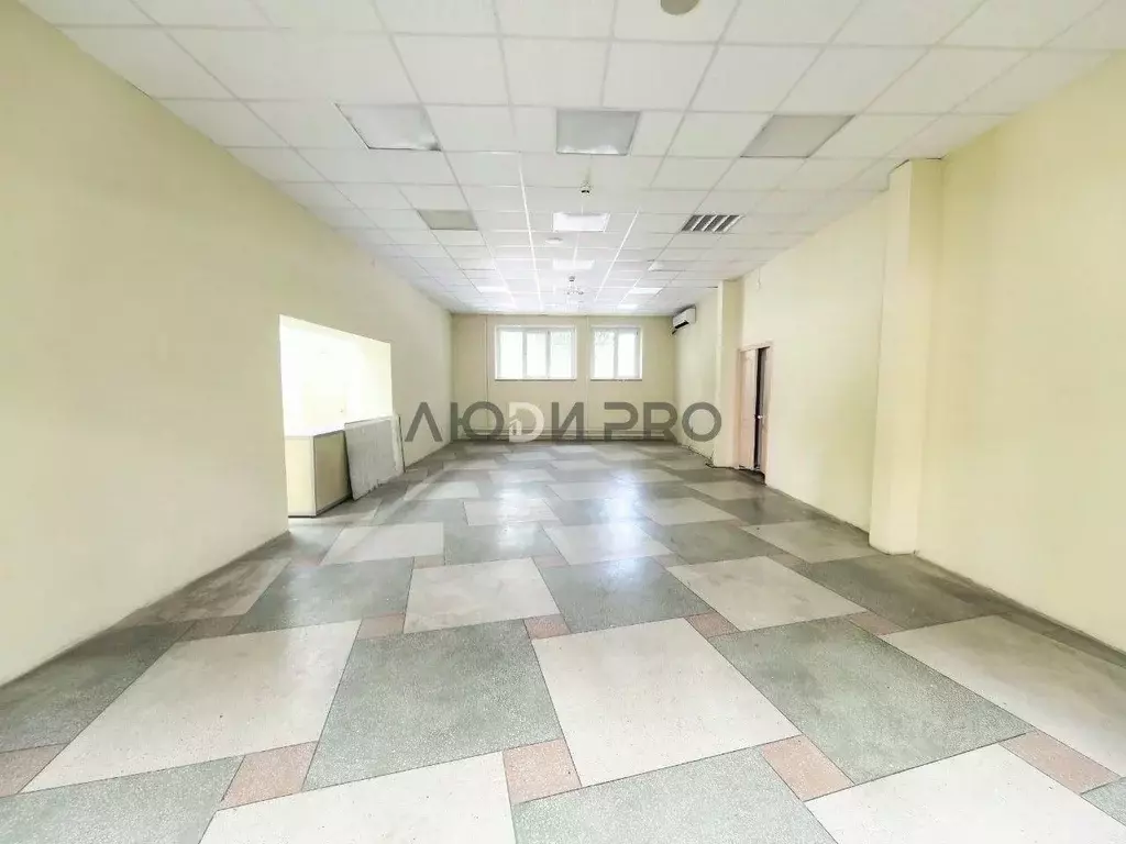 Торговая площадь в Саратовская область, Энгельс просп. Фридриха ... - Фото 1