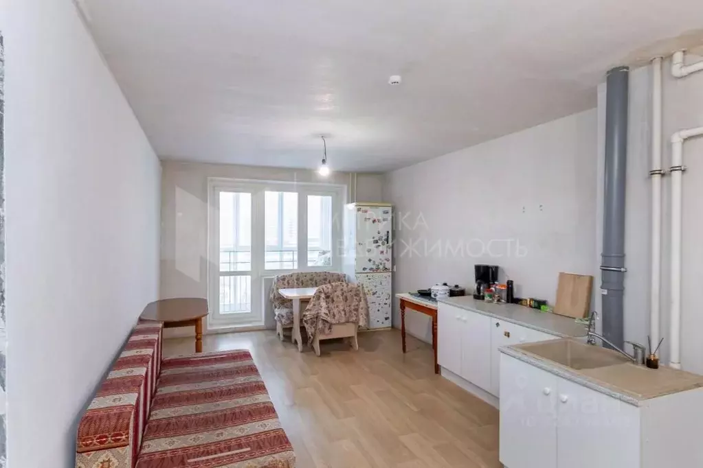 3-к кв. Тюменская область, Тюмень ул. Федюнинского, 62 (92.5 м) - Фото 2