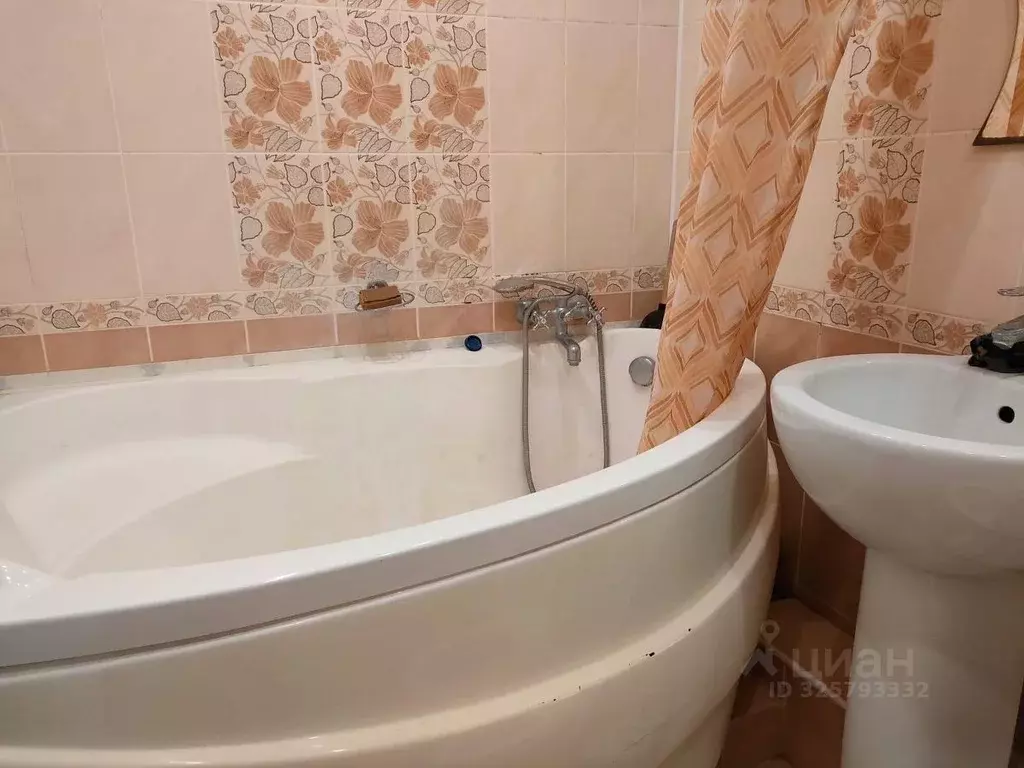 2-к кв. Татарстан, Казань ул. Айдарова, 15 (55.0 м) - Фото 2