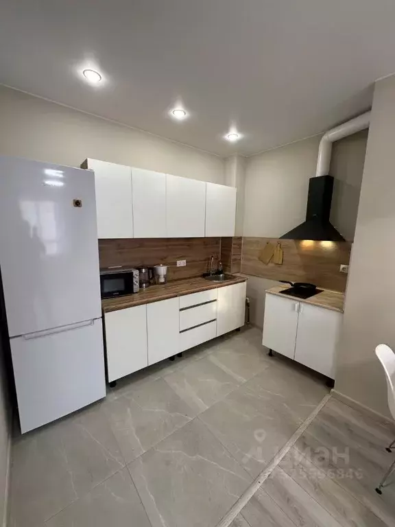 1-к кв. Тюменская область, Тюмень ул. Фармана Салманова, 17 (40.8 м) - Фото 1