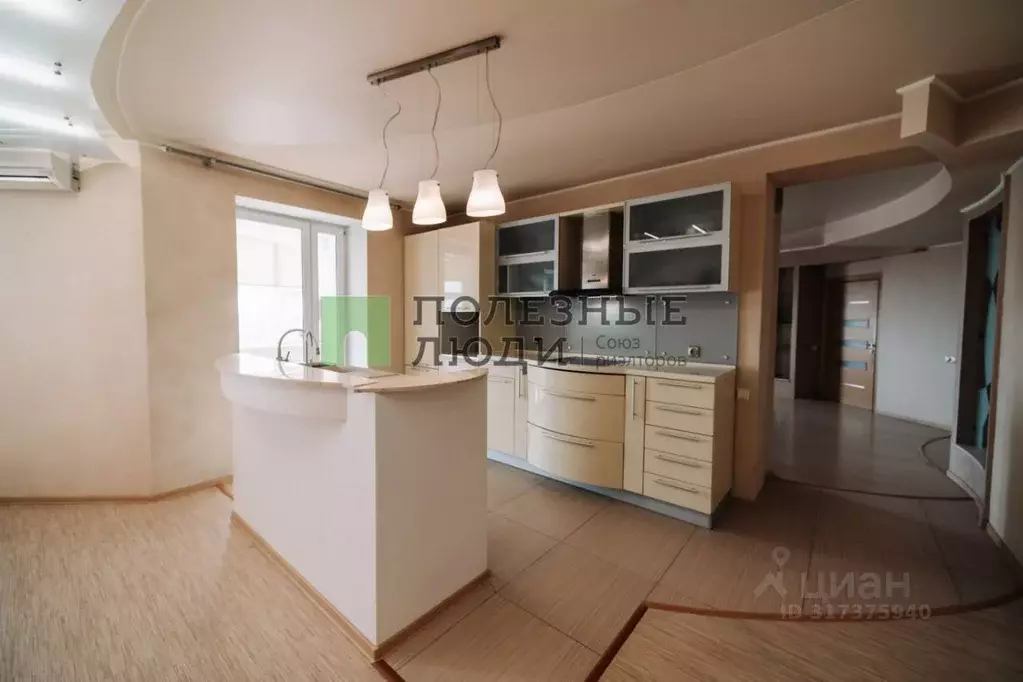 5-к кв. Хабаровский край, Хабаровск ул. Тургенева, 96к4 (145.2 м) - Фото 0