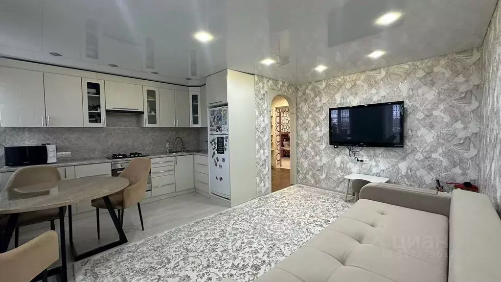 3-к кв. Свердловская область, Ирбит ул. Логинова, 36 (59.0 м) - Фото 0