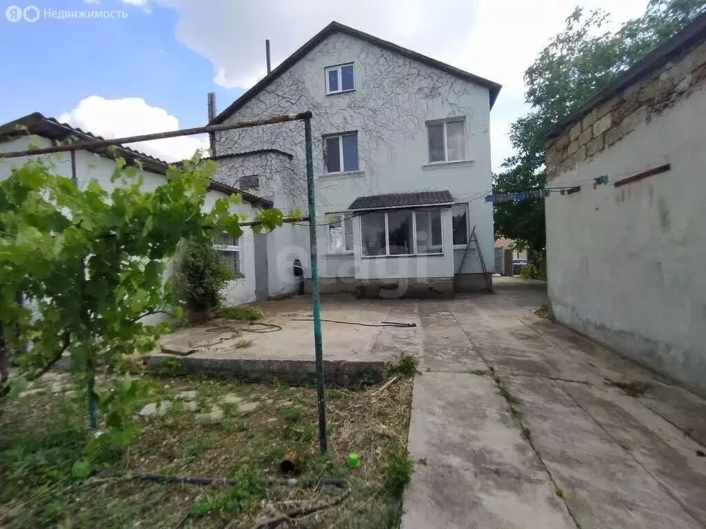 Дом в посёлок городского типа Гвардейское, улица Амет-Хана Султана ... - Фото 1