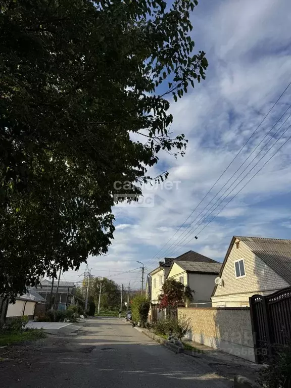 Дом в Кабардино-Балкария, Нальчик ул. Братьев Кардановых (50 м) - Фото 1