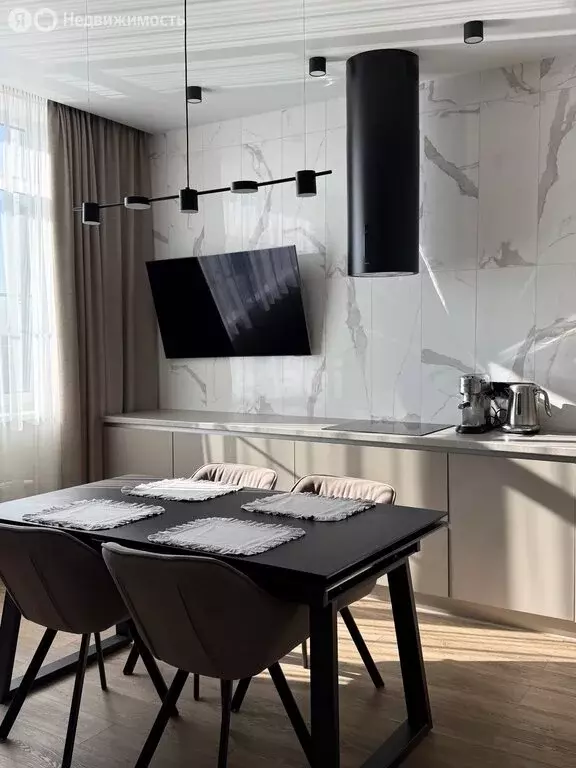 2-комнатная квартира: Тюмень, улица Ю.-Р.Г. Эрвье, 38 (74 м) - Фото 1