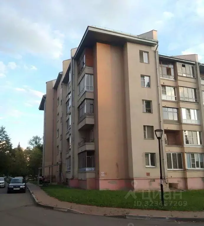 1-к кв. Белгородская область, Старый Оскол Молодогвардеец мкр, 1А ... - Фото 1