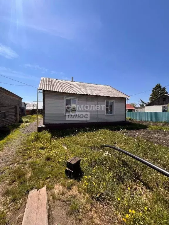 Дом в Омская область, Марьяновский район, пос. Конезаводский Майская ... - Фото 1