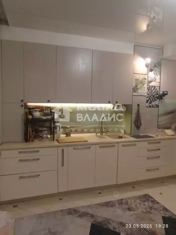 3-к кв. Омская область, Омск ул. Димитрова, 67 (85.9 м) - Фото 1