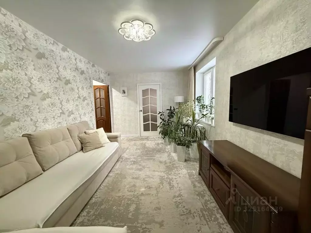 3-к кв. Омская область, Омск Кемеровская ул., 2 (79.0 м) - Фото 1