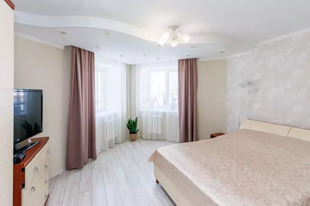 2-к кв. Тюменская область, Тюмень ул. Демьяна Бедного, 98к4 (83.1 м) - Фото 1