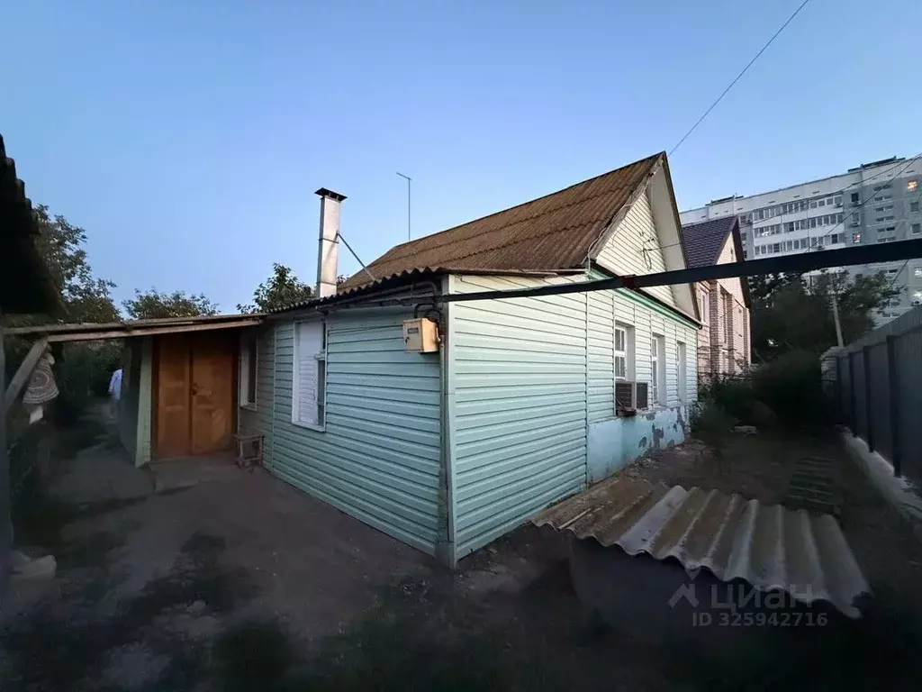 Дом в Астраханская область, Астрахань ул. Кулибина, 33 (75 м) - Фото 1