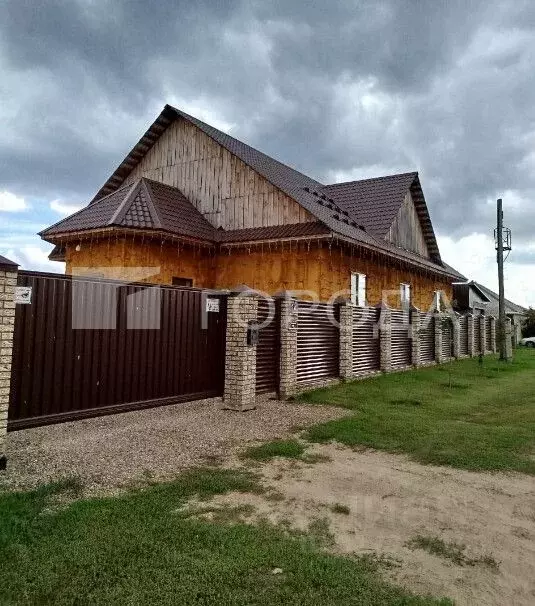 Дом в Алтайский край, Волчихинский район, Волчихинский сельсовет, с. ... - Фото 0