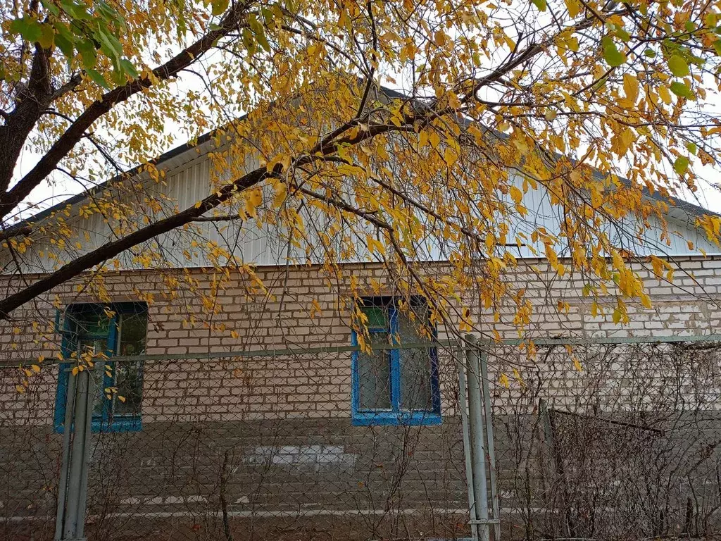 Дом в Калмыкия, Целинный район, с. Троицкое Геологическая ул., 29 (80 ... - Фото 1