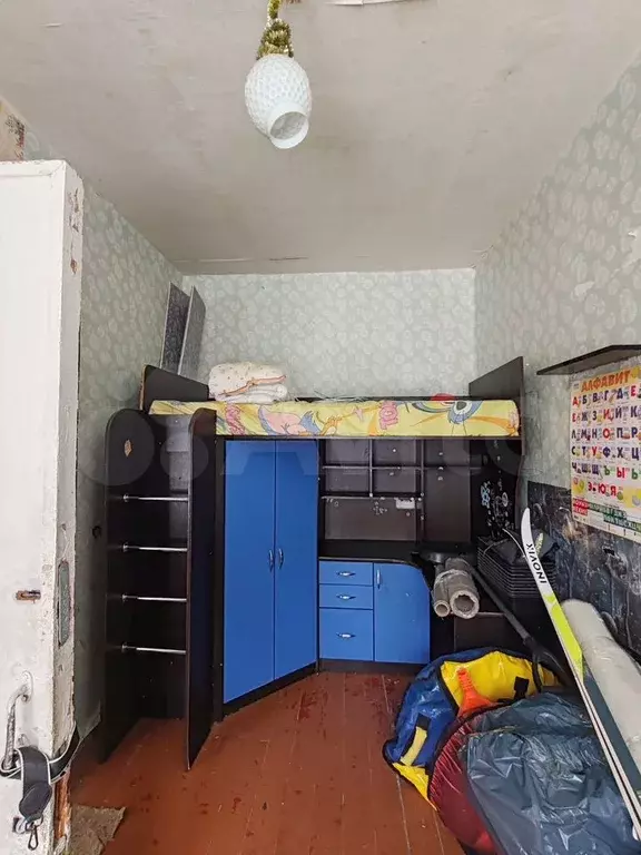 Комната 25 м в 4-к., 1/3 эт. - Фото 0