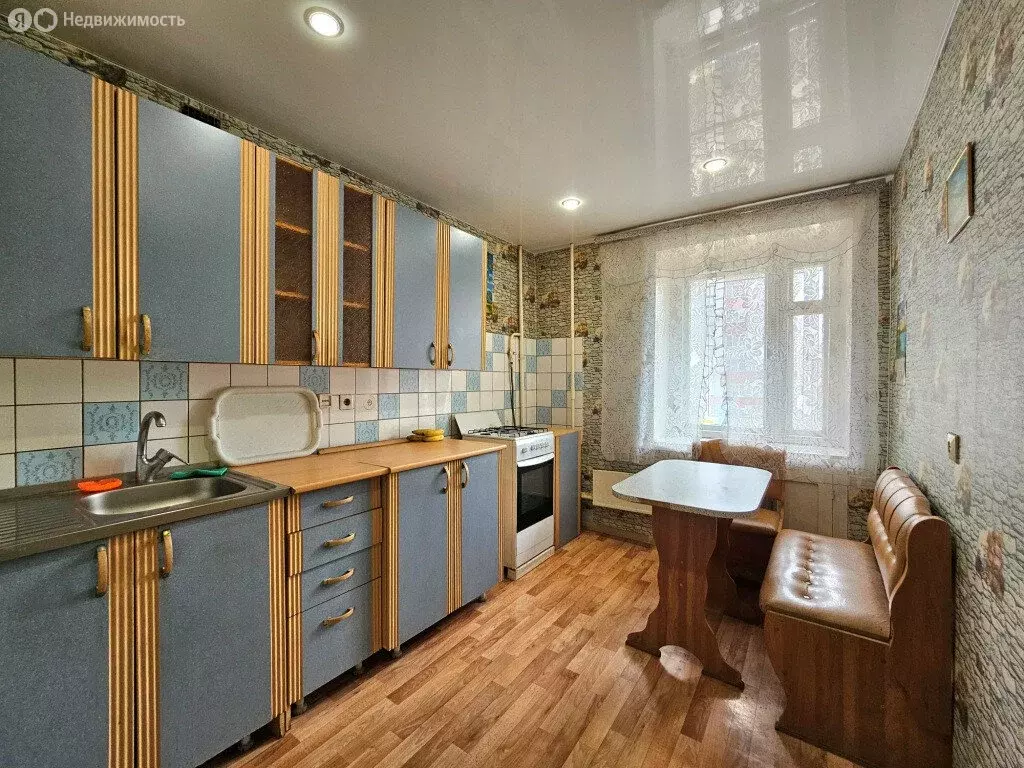 2-комнатная квартира: Киров, Милицейская улица, 21 (50 м) - Фото 0