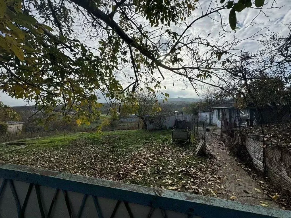 Дом в Крым, Кировский район, Первомайское с/пос, с. Изюмовка ул. ... - Фото 2