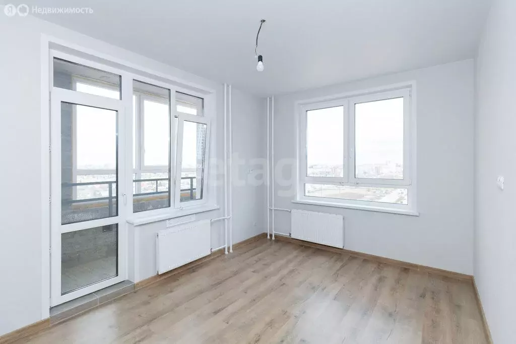 2-комнатная квартира: Тюмень, улица Фармана Салманова, 21 (59.9 м) - Фото 2