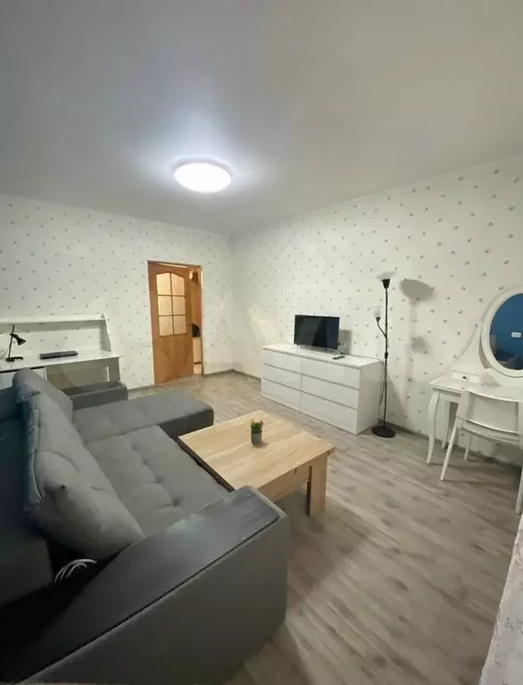 1-к. квартира, 45 м, 1/10 эт. - Фото 1