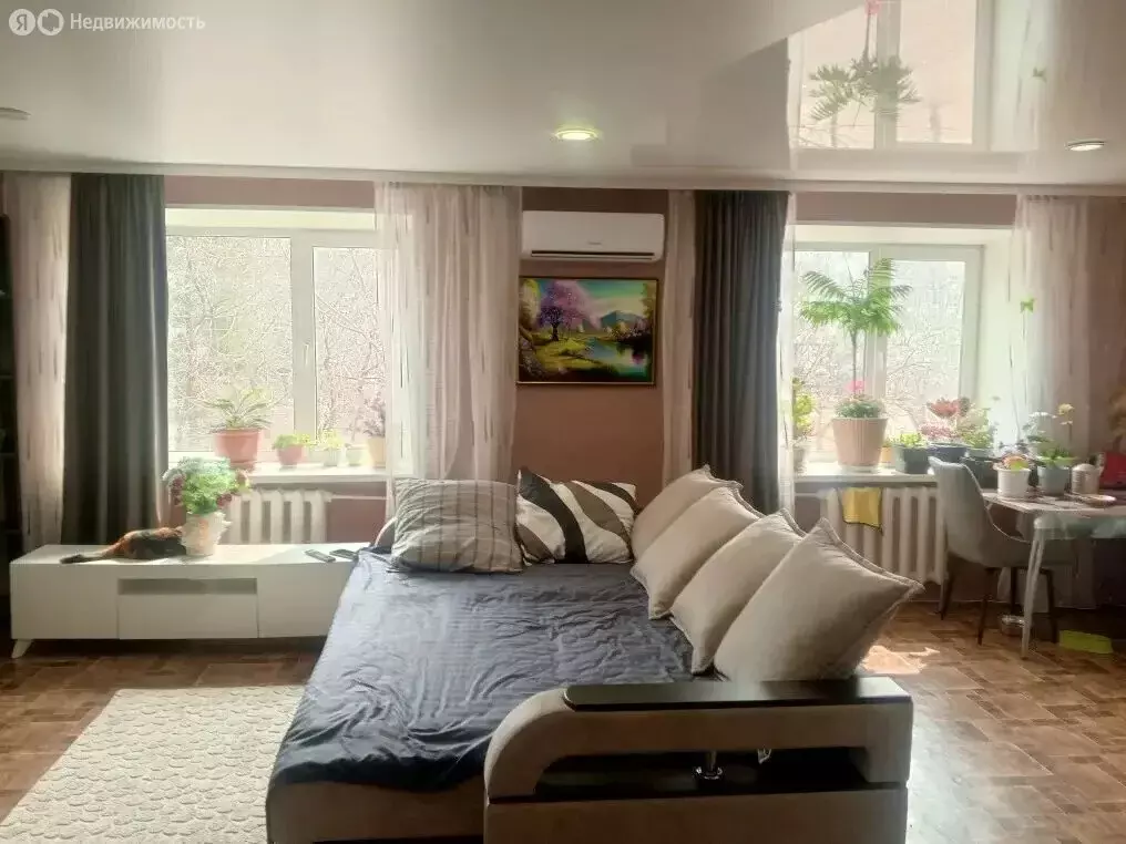 3-комнатная квартира: посёлок городского типа Новошахтинский, ... - Фото 1