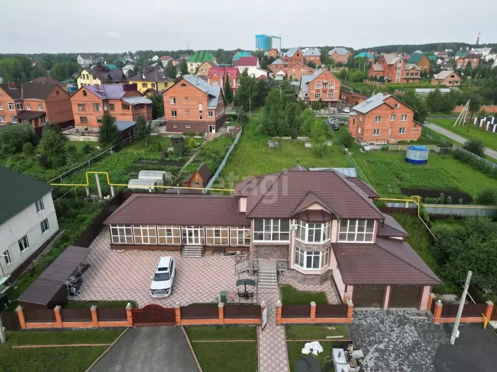Дом в Кемеровская область, Кемерово 15-й мкр, 4-й кв-л,  (382 м) - Фото 1