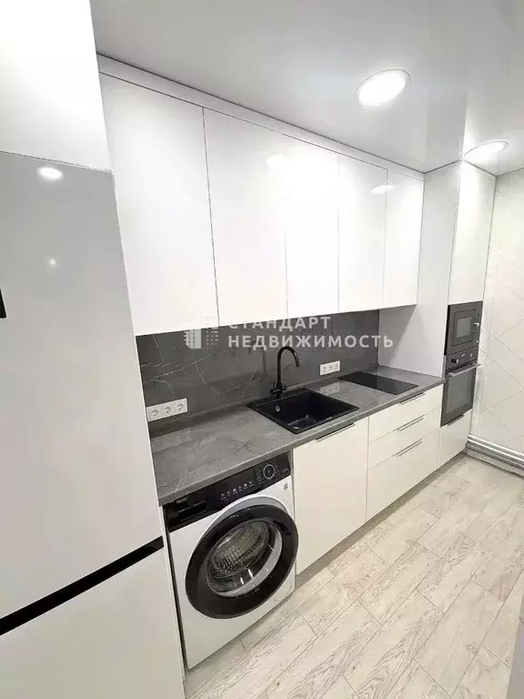 Студия Тюменская область, Тюмень ул. Павла Шарова, 7 (28.7 м) - Фото 1