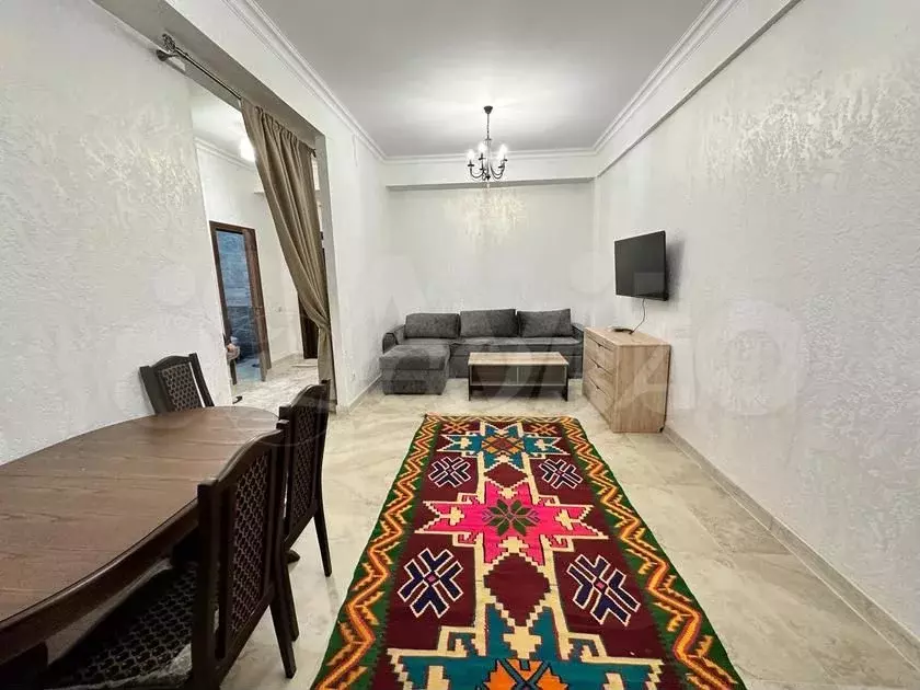 2-к. квартира, 70 м, 1/7 эт. - Фото 1