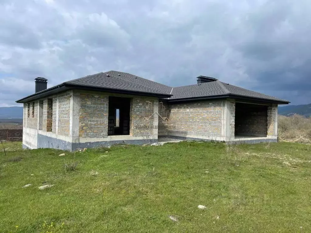 Дом в Севастополь с. Подгорное, ул. Уютная, 11 (285 м) - Фото 1