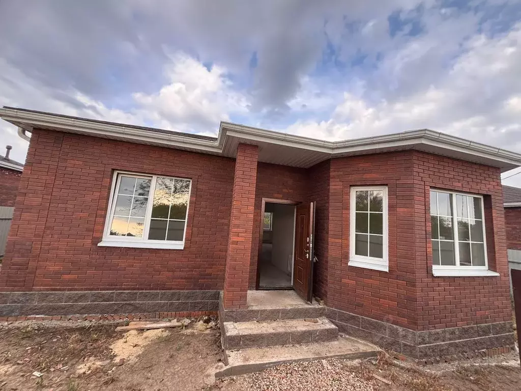 Дом в Ростовская область, Неклиновский район, Новобессергеневское ... - Фото 0