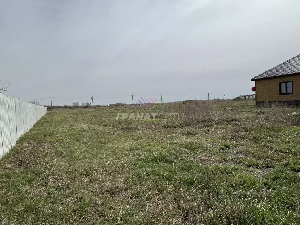 Участок в Омская область, Азовский Немецкий Национальный район, с. ... - Фото 1