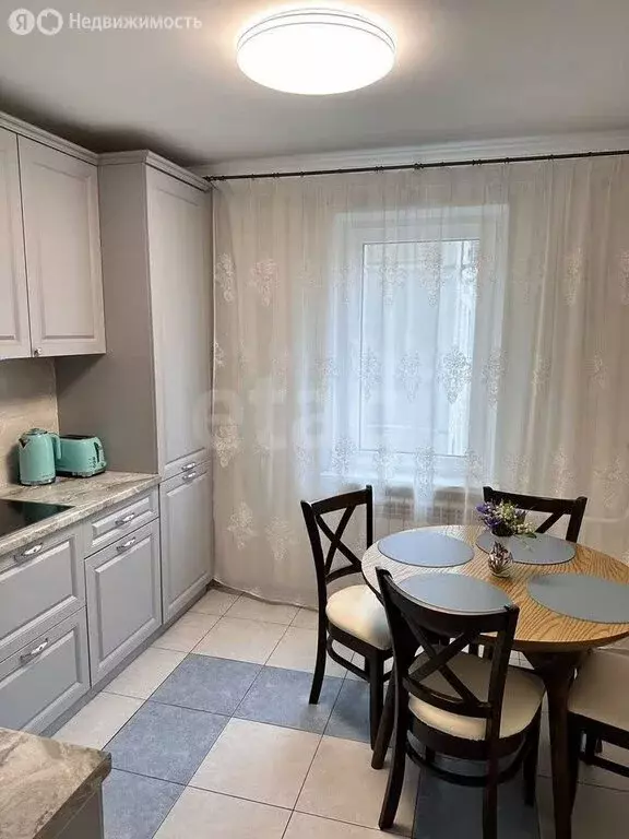 4-комнатная квартира: Челябинск, улица Братьев Кашириных, 136 (87 м) - Фото 1