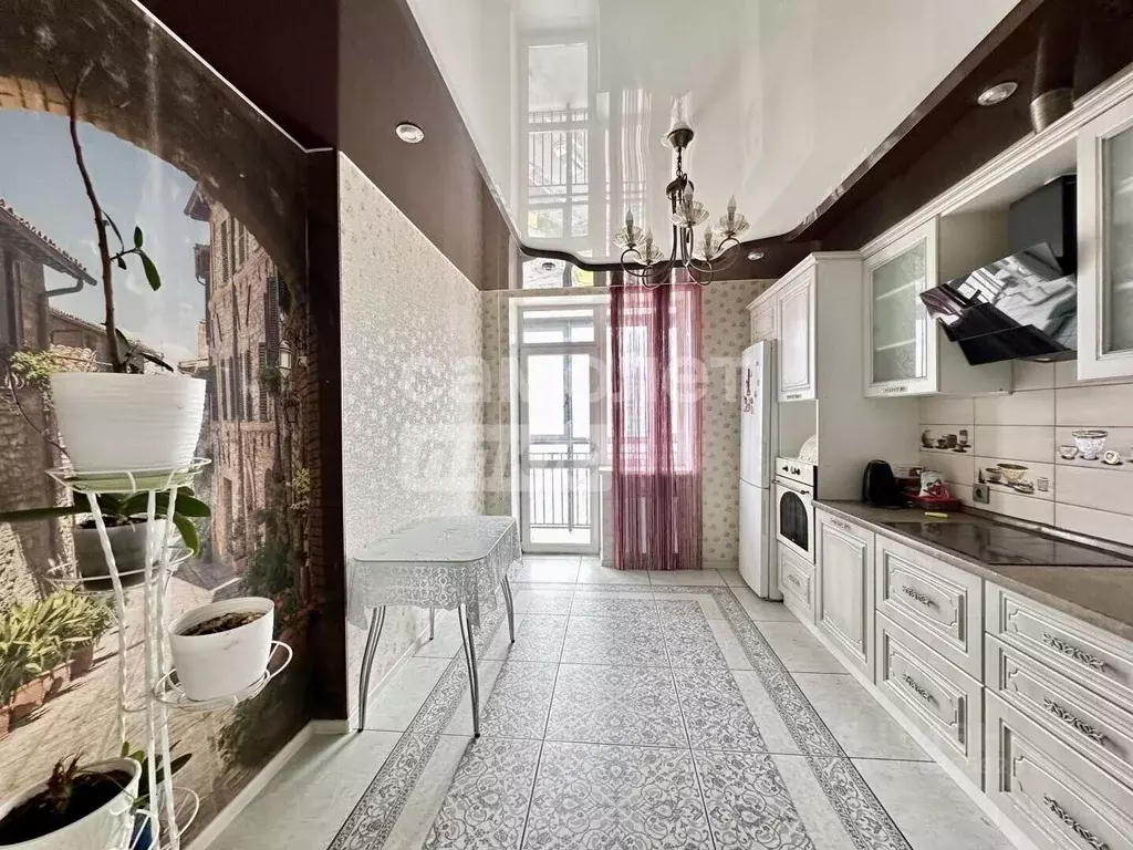 3-к кв. Свердловская область, Екатеринбург ул. Пехотинцев, 4к2 (90.1 ... - Фото 1