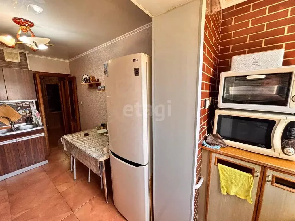 3-к кв. Астраханская область, Астрахань ул. Куликова, 40к1 (69.0 м) - Фото 1