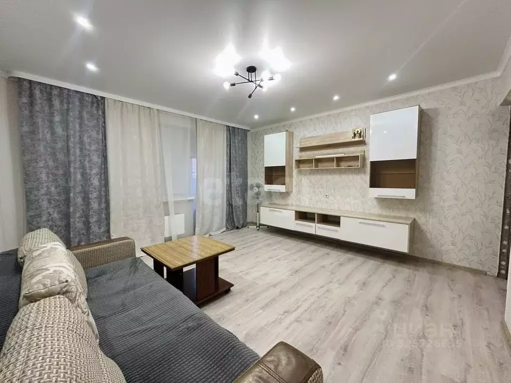 2-к кв. Тюменская область, Тобольск 10-й мкр, 74 (55.0 м) - Фото 1