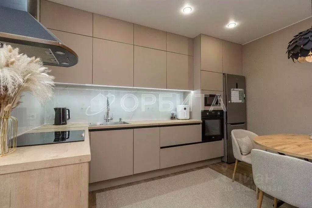 2-к кв. Тюменская область, Тюмень ул. Виктора Тимофеева, 10 (67.5 м) - Фото 1