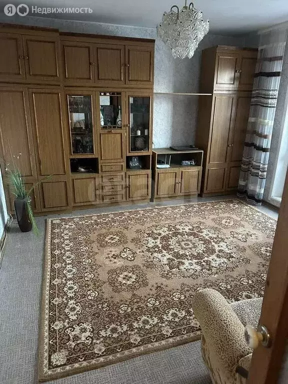 3-комнатная квартира: Барнаул, микрорайон Докучаево, улица Шукшина, ... - Фото 1