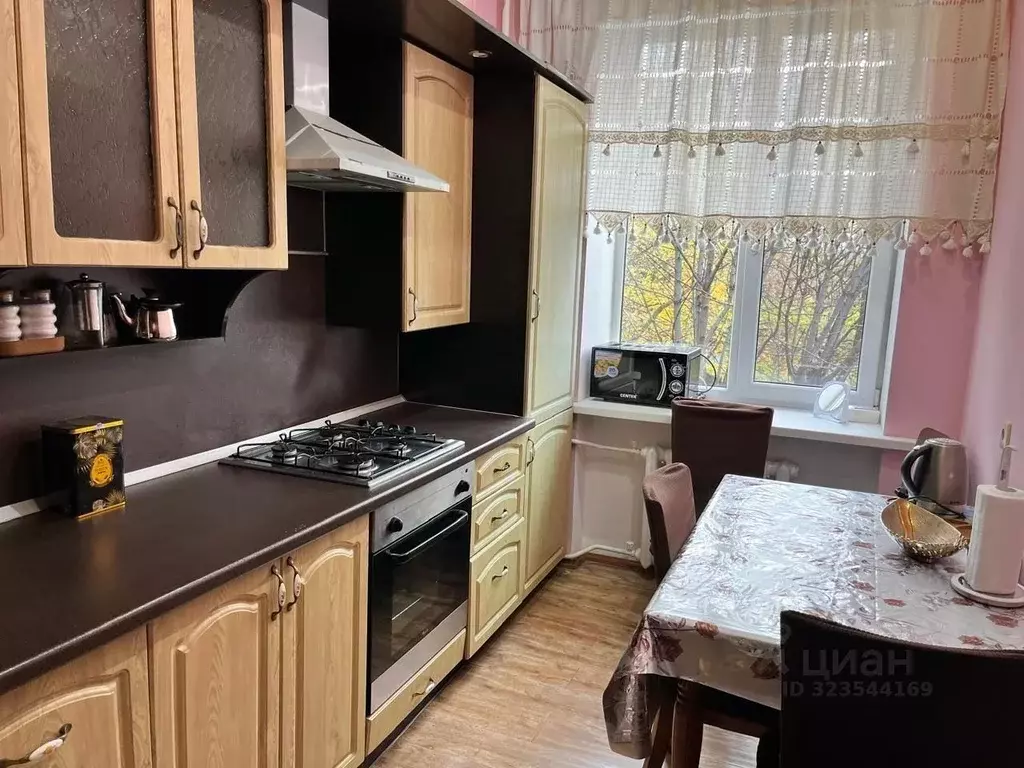 3-к кв. Ставропольский край, Кисловодск ул. Горького, 2 (67.0 м) - Фото 1