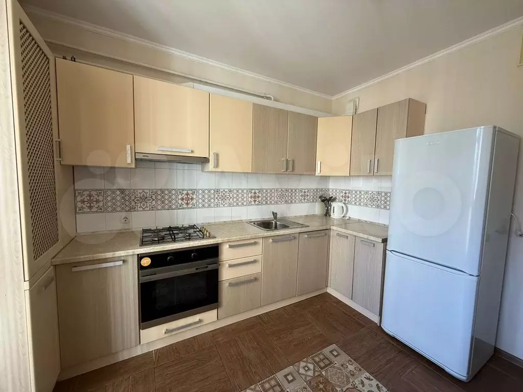 2-к. квартира, 60 м, 1/9 эт. - Фото 1