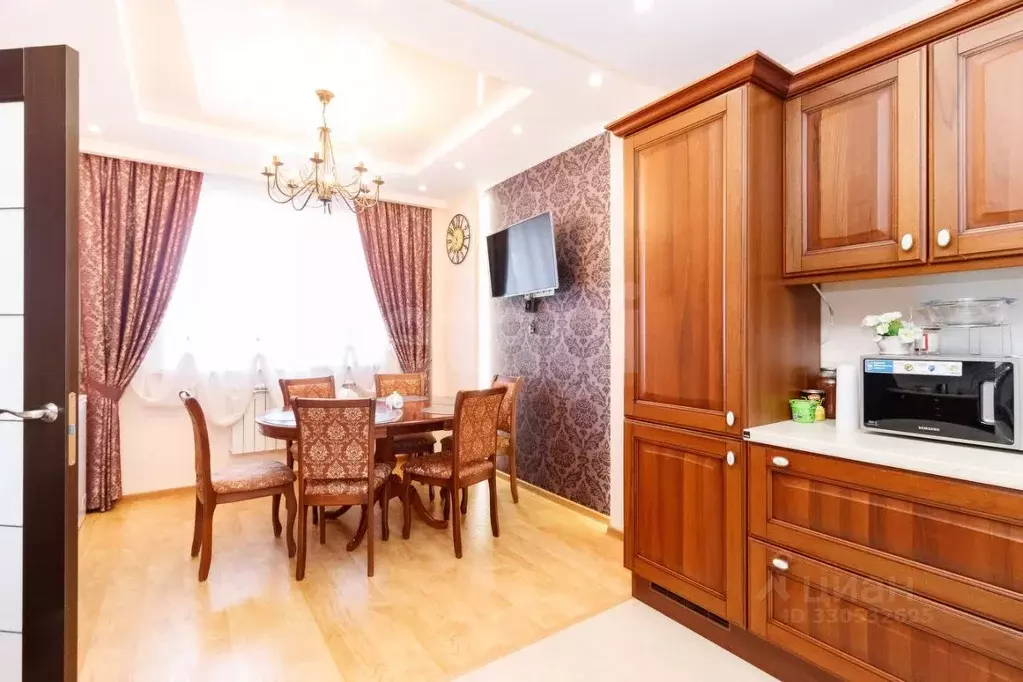 2-к кв. Тюменская область, Тюмень Паровозная ул., 13 (80.0 м) - Фото 1